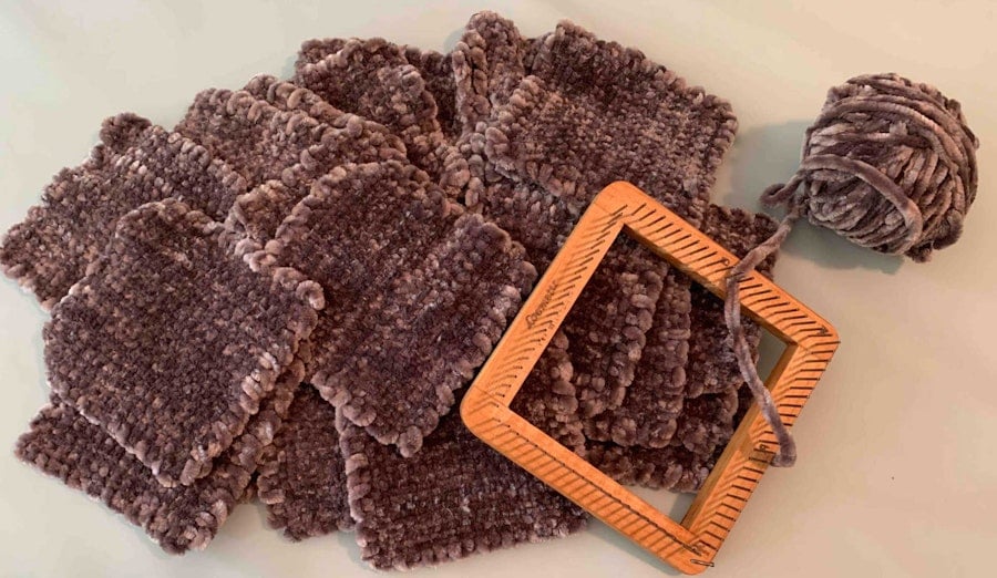 Weaving with Fluffy Yarn on the Pin Loom Image