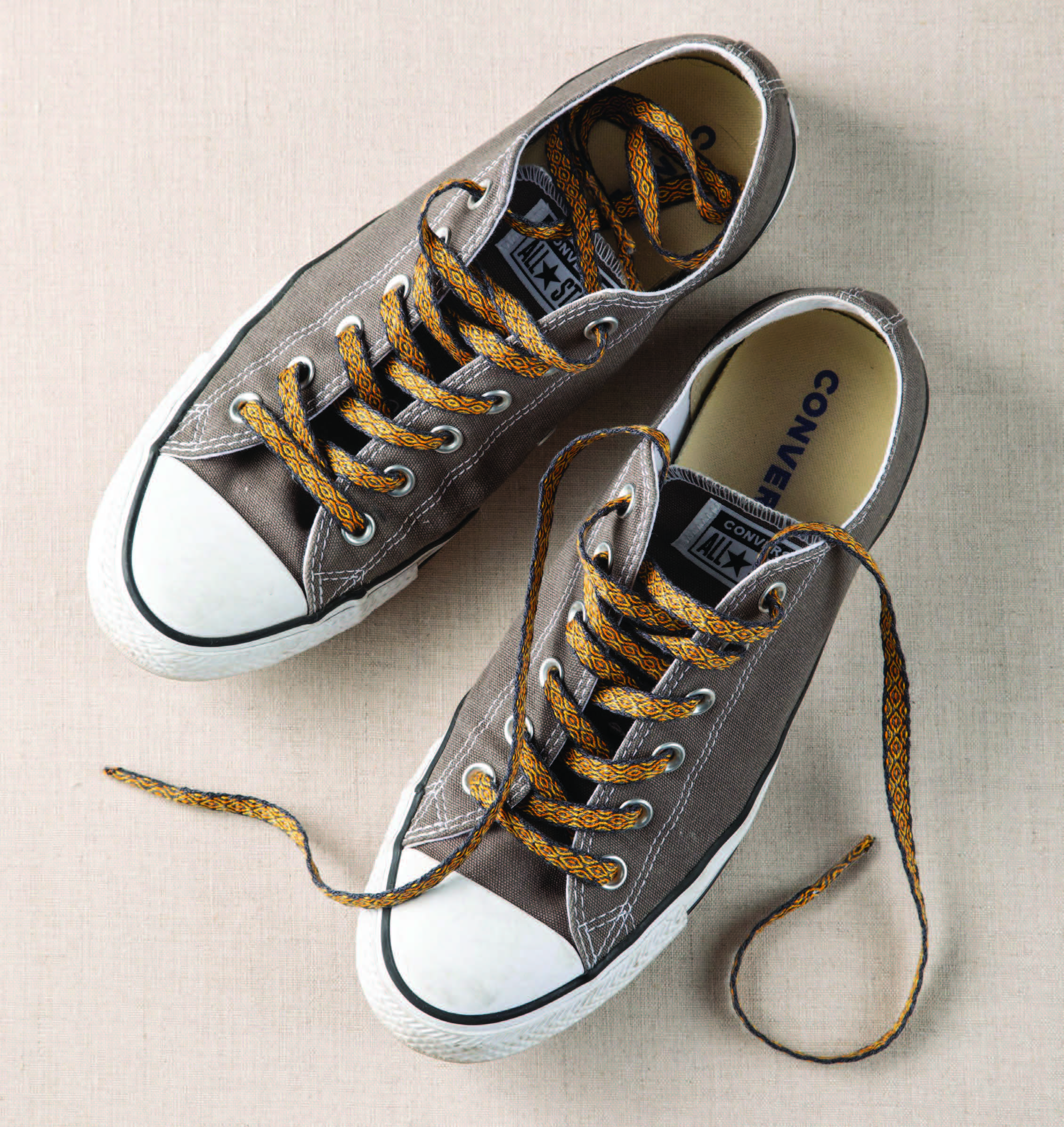 Give it a try! Easy tablet weaving with this free shoelace project Image