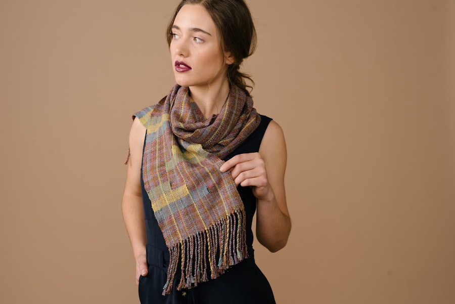 Try the Slit-Weft Technique—in a Scarf! Image