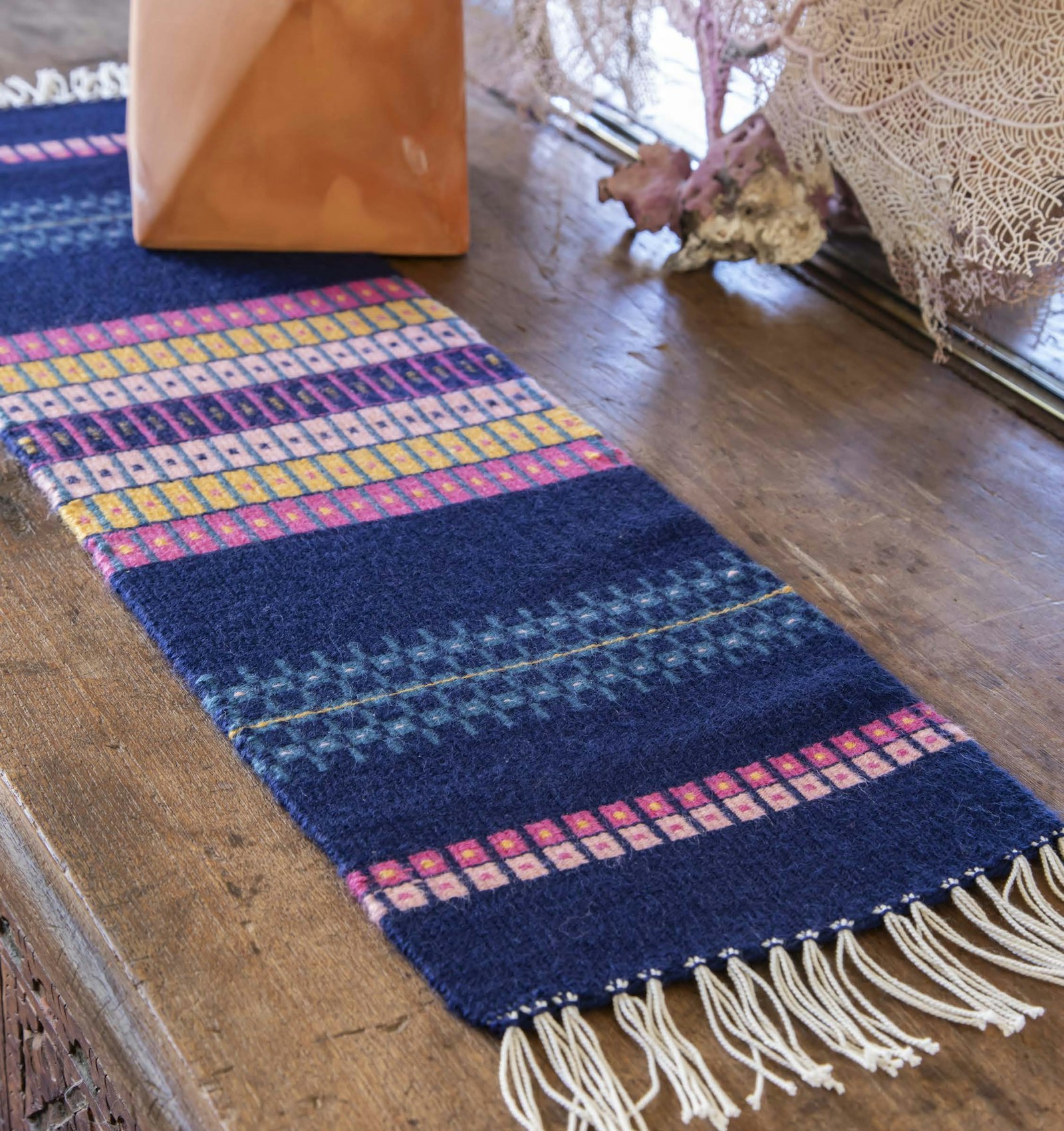 Krokbragd on the Rigid-Heddle Loom 2 Ways Primary Image