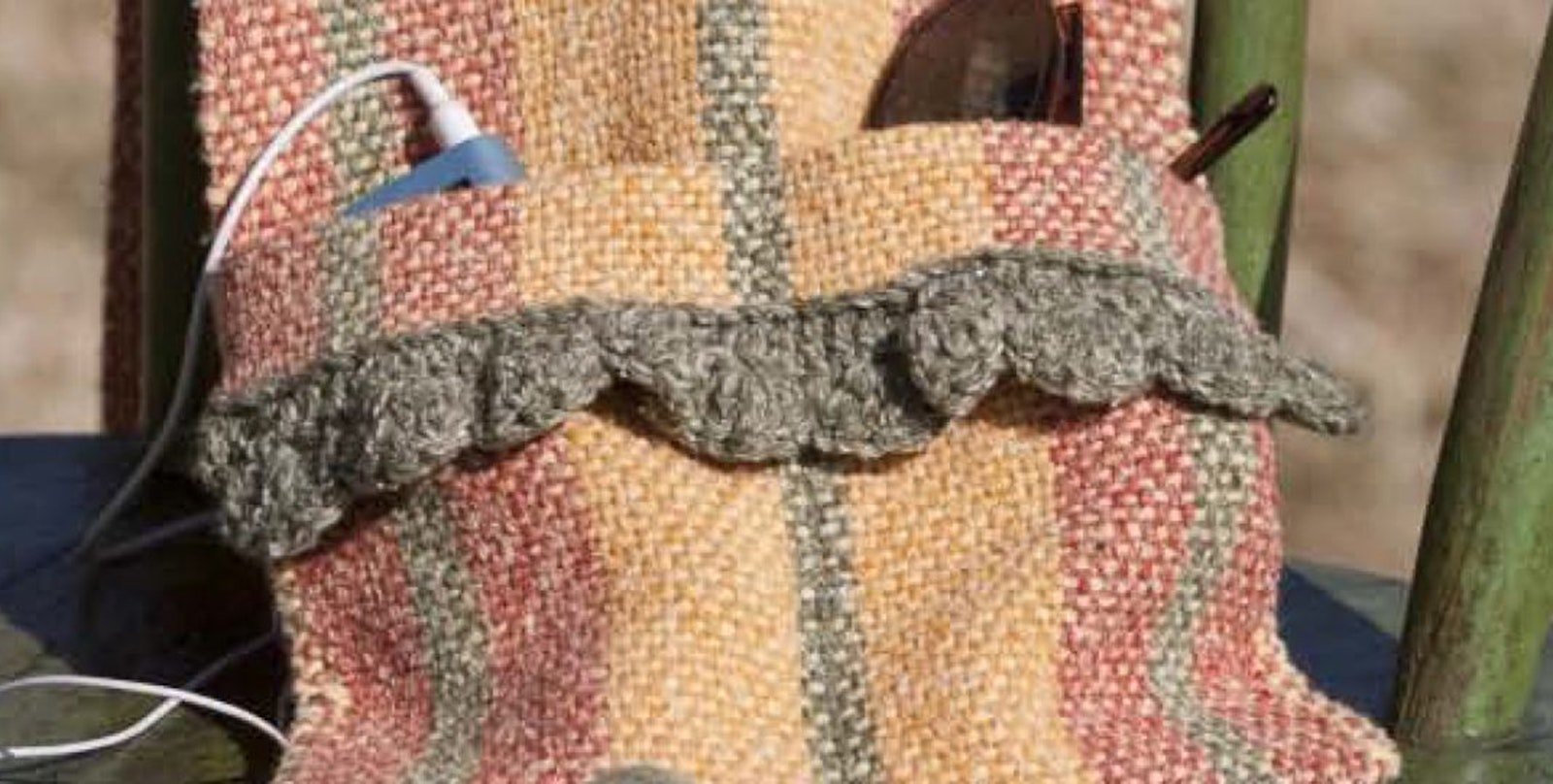 Subscriber Bonus: Pocket Scarf Project Primary Image