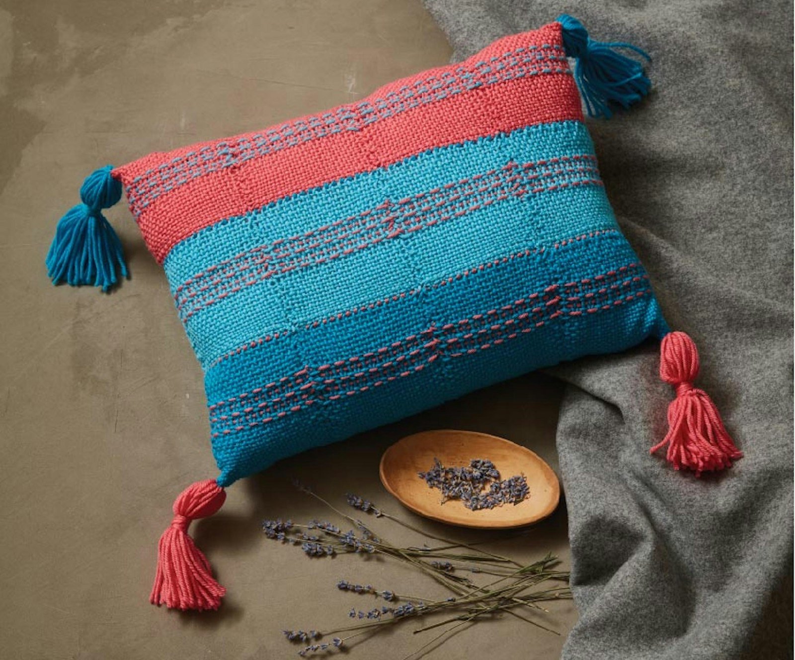 Hidden Handwoven Treasures: Pin-Loom Projects Primary Image