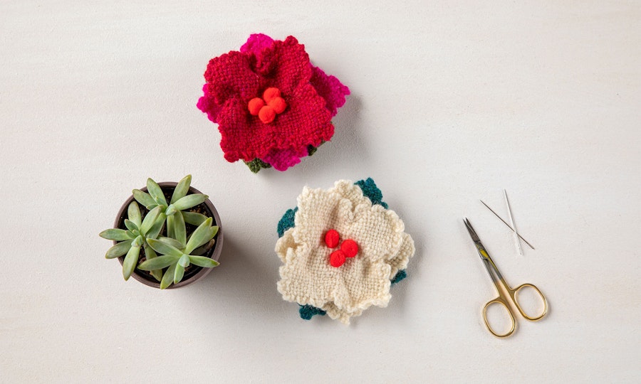 Pin-Loom Blooms: Floral Ornaments to Weave Image