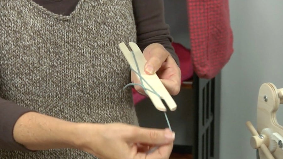 How to Wind a Stick Shuttle Image