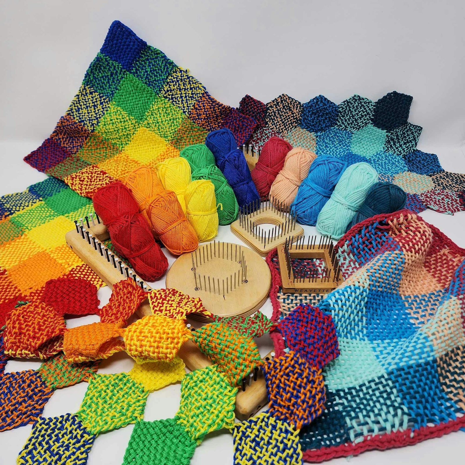 How to Weave Gamps on Your Pin Loom Primary Image