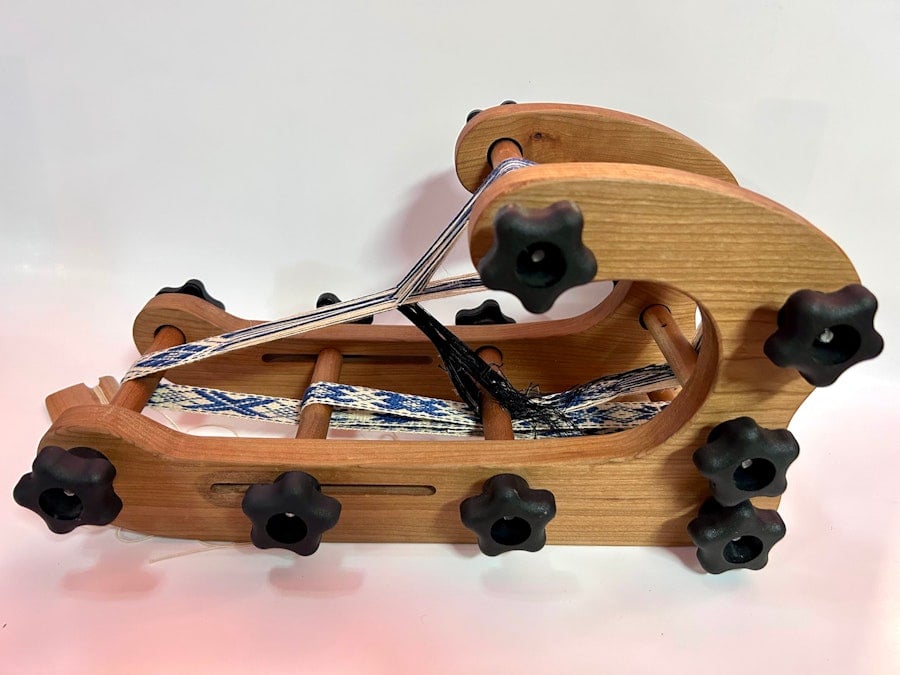 How to Make String Heddles for an Inkle Loom Image