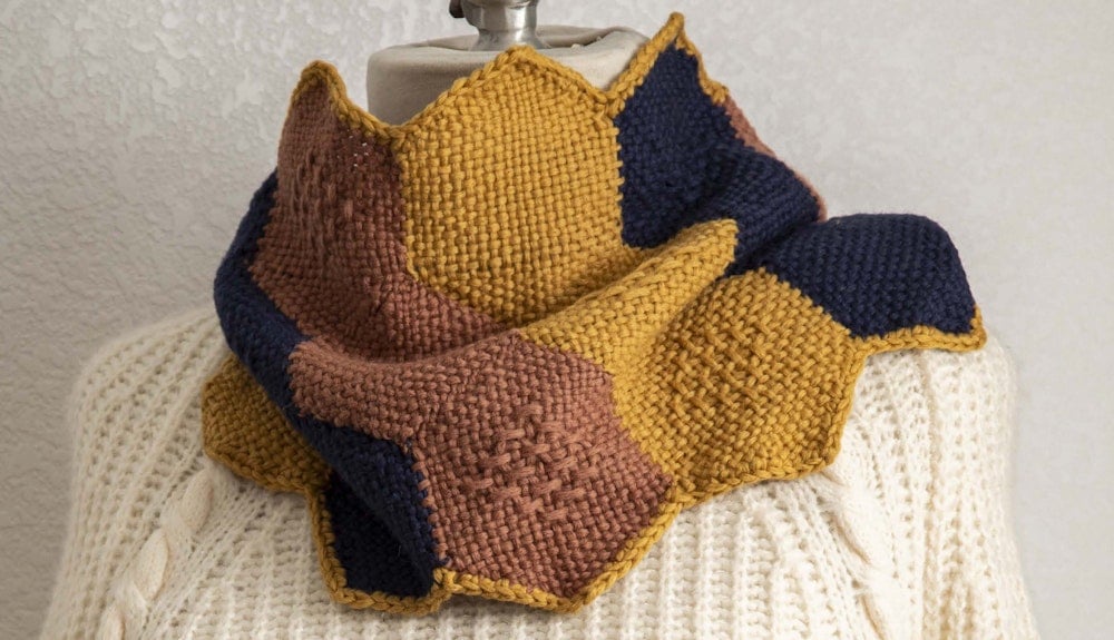Read It and Weave It: Pin-Loom Patterns Image