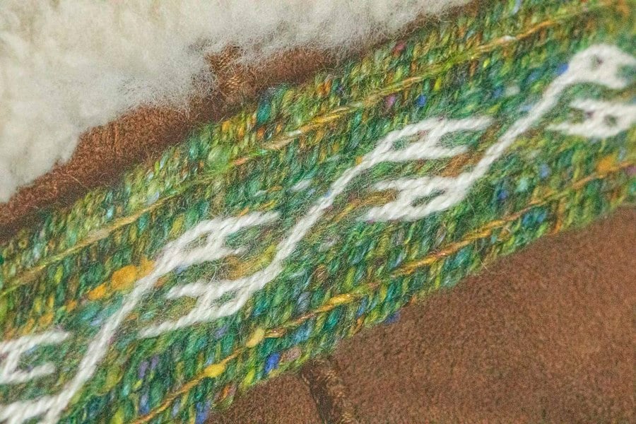 How to Handle Built-Up Twist in Tablet Weaving Image